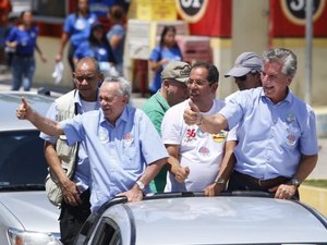 Collor anuncia Bolsa Cidadã às mulheres alagoanas carentes