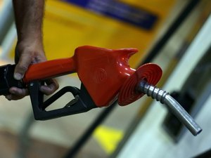 ANP aponta queda no preço da gasolina em Maceió, mas o litro continua acima dos R$7,00