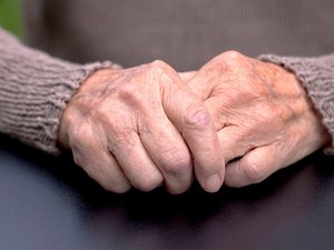 Envelhecimento da população prejudica mulheres no mercado de trabalho