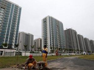 Odebrecht repete Copa e entrega Vila Olímpica inacabada em cima da hora