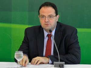 Barbosa diz que governo irá propor idade mínima para aposentadoria