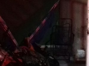 Vigilante atira contra tanque de gasolina de moto e incendeia casa