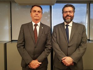 Bolsonaro escolhe embaixador Ernesto Araújo para Relações Exteriores
