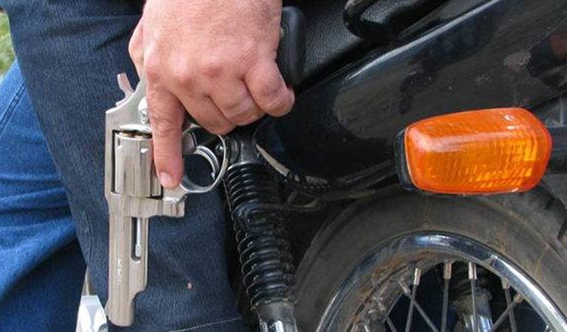 Dupla de assaltantes armados rouba moto na zona rural de Igaci