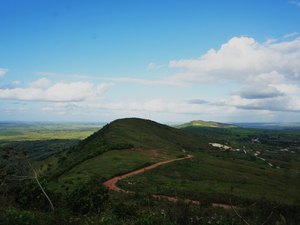 Motorista de Hilux é mantido refém  e amarrado no topo de uma serra em Campo Grande