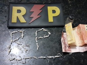 Jovem de 18 anos é flagrado comercializando crack em Teotônio Vilela