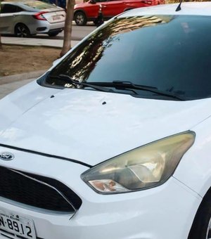 Colisão entre carros deixa mulher ferida em avenida da Ponta Verde
