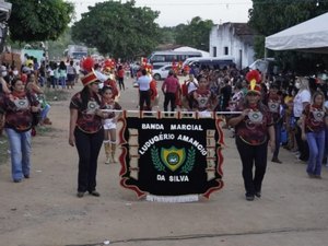 Desfile Cívico e apresentações marcam os 50 anos da Escola Francisco Pinto Pimentel