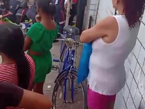 [VÍDEO] Queda de carroça deixa criança feria no bairro da levada