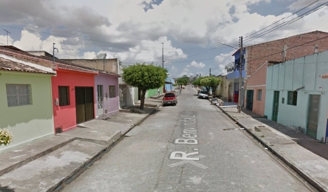 Assaltantes invadem mercadinho e roubam R$ 8 mil em Arapiraca