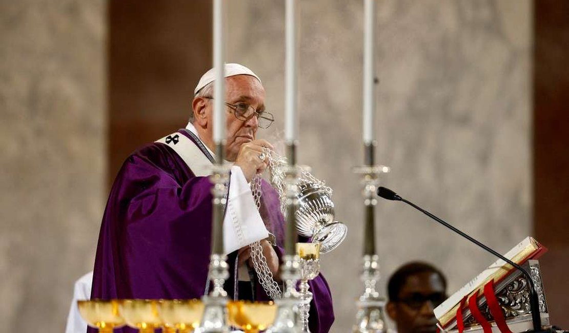 No Domingo de Ramos, o papa diz que a Igreja precisa ser humilde