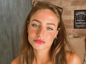 Bruna Griphao vive namoro longe das redes sociais há quase um ano