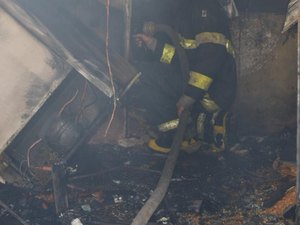 Incêndio deixa idosa e criança de nove anos feridas na periferia de Maceió