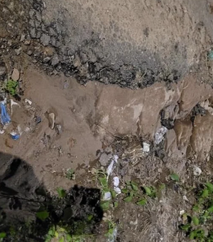 Morador denuncia rua em estado precário e pede urgência nas obras, em Arapiraca
