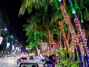 Maceioenses e turistas se encantam com iluminação natalina