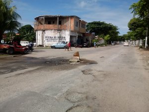 Moradores de Joaquim Leão sofrem com vazamento de água há mais de um mês