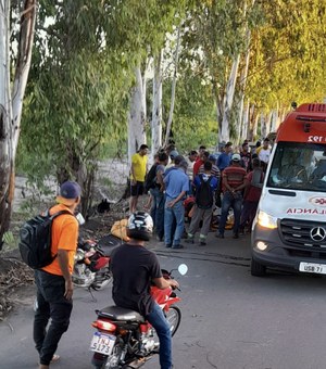 Jovem fica ferido após galho de árvore cair sobre moto em Matriz de Camaragibe