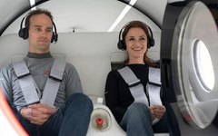 Dois funcionários da Virgin Hyperloop participaram do teste com o trem ultrarrápido, nos EUA. O percurso em uma pista de testes de 500 metros foi feito em 15 segundos, alcançando 172 km/h
