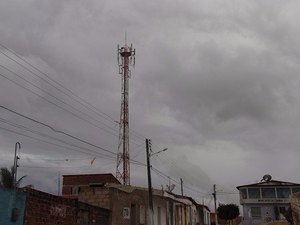 Falta de iluminação em torre de telefonia pode causar acidente aéreo
