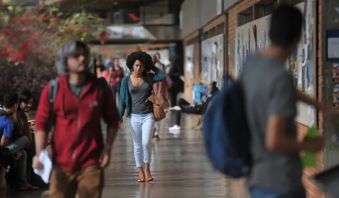 Concluintes de cursos de tecnologia fazem Enade 2025 neste domingo (23)