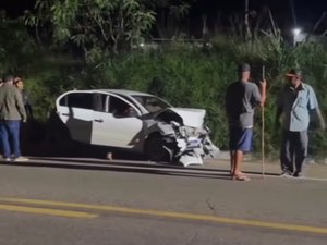 Cinco pessoas ficam feridas em colisão entre dois carros na BR-316, em Palmeira dos Índios