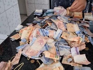 [Vídeo] Padre alagoano é assaltado e ladrão distribui dinheiro para a população