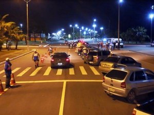 Mais de 300 veículos são abordados e 19 condutores embriagados são retirados de circulação