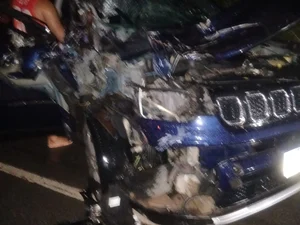 Colisão entre trator e carro deixa duas pessoas feridas em Maragogi