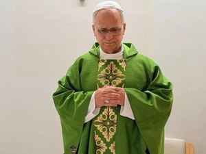 Vaticano divulga primeiras imagens do papa desde a cirurgia