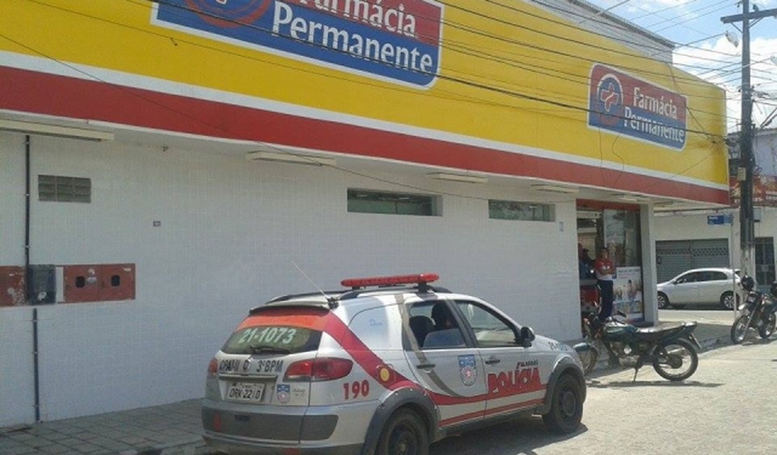 Após pedir medicamento, homem comete assalto em farmácia