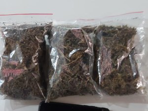 Motorista é preso com quase cinco quilos de maconha no Feitosa