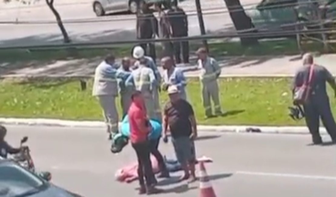 Idoso morre atropelado por moto ao tentar atravessar Av. Durval de Góes Monteiro