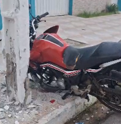 Motociclista embriagado colide contra poste no bairro Caititus, em Arapiraca