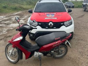 Policiais do 9º BPM recuperam moto de vítima de assalto em Delmiro Gouveia