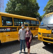 Prefeita de Porto Calvo recebe transporte escolar do Governo do Estado