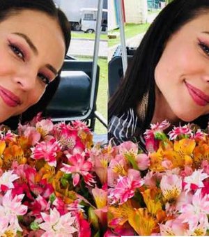 Paolla Oliveira recebe buquê de flores: 'presente incrível'