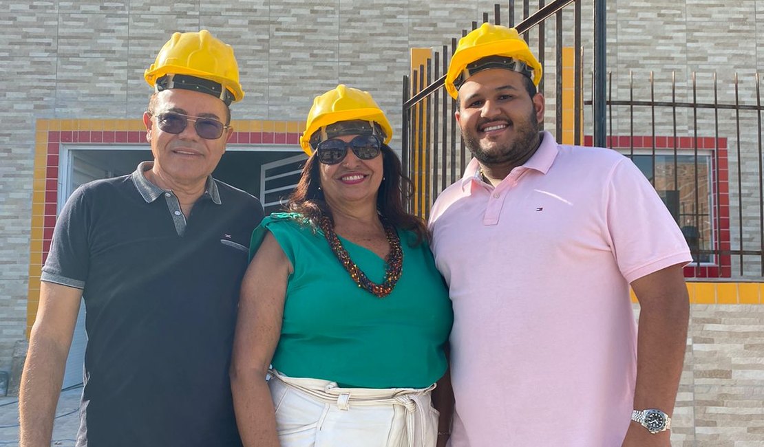 Prefeito visita obras de escolas de Matriz de Camaragibe