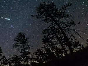 Chuva de meteoros poderá ser vista na madrugada desta quinta-feira (29)