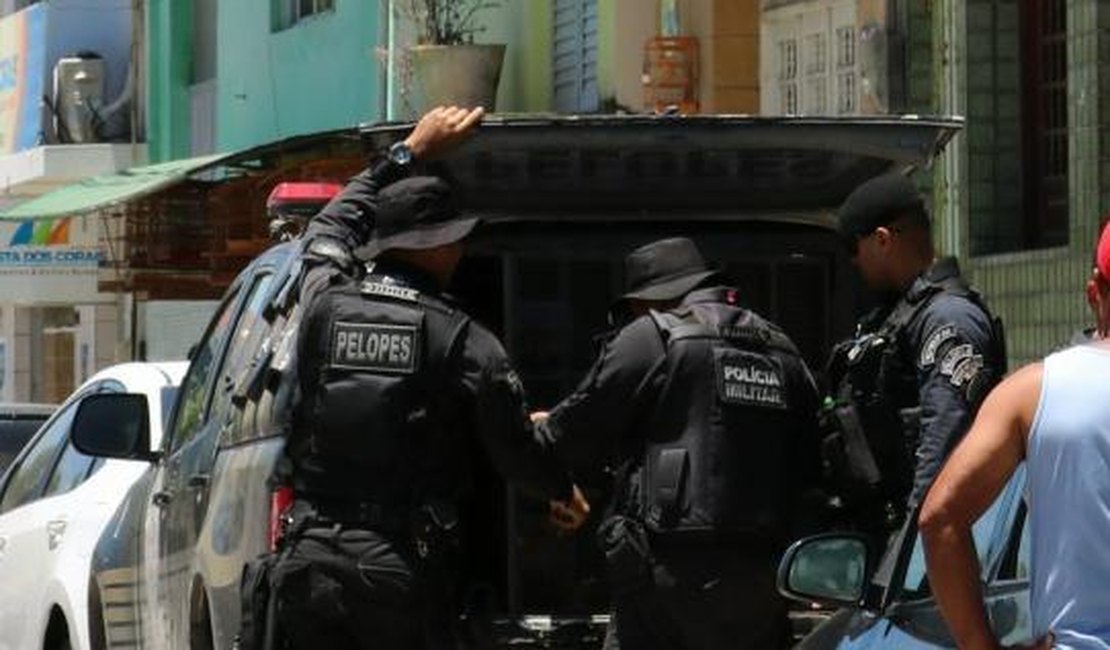 Polícia apreende drogas com adolescente no Risca Faca de Maragogi
