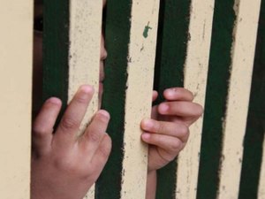 Mãe abandona três crianças em Arapiraca