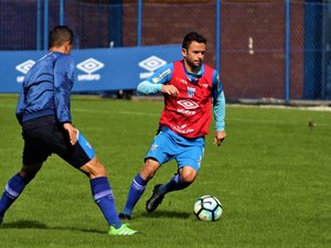 CSA anuncia contratação do experiente lateral-esquerdo Juan, de 36 anos