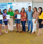 Secretaria de Assistência Social entrega cartões do Programa Cria em Porto Calvo