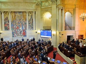 Congresso colombiano aprova novo acordo de paz com as Farc