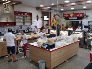 [Vídeo] São Gerônimo é festejado e padaria comemora junto com clientes