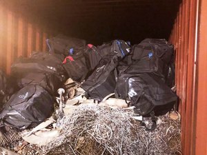 Navio 'iça' 1.200 kg de cocaína de barco em SP