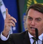 Bolsonaro comemora distribuição de vacinas contra covid, e ministro vai a campo imunizar