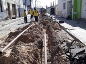 Substituição de rede de água beneficia 58 casas na Pajuçara, em Maceió