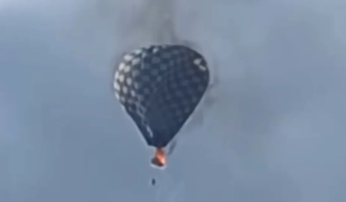 Vídeo mostra pessoa pendurada em balão em chamas antes de cair no México