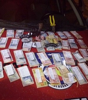 Dupla é presa com mais de R$ 7 mil de roubo em Santana do Ipanema