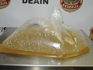 PF apreende quase 3 kg de cocaína na forma líquida em aeroporto